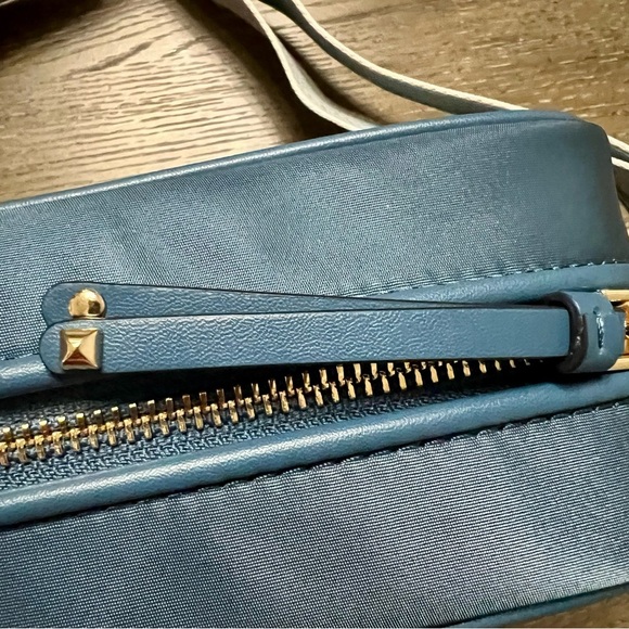 NWT Michael Kors Jet Set Blue Large Nylon Gabardine Crossbody Bag w/ Logo Strap - Picture 4 of 16